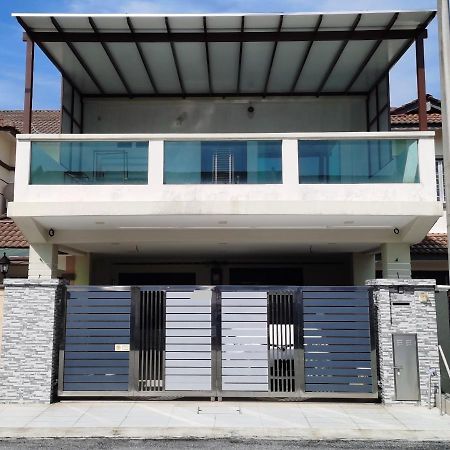 Bbt Double Storey Balcony Bukit Tinggi Home Klang Buitenkant foto